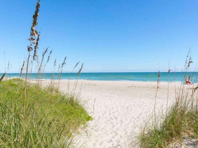 Tuckaway Shores Oceanfront Resort image