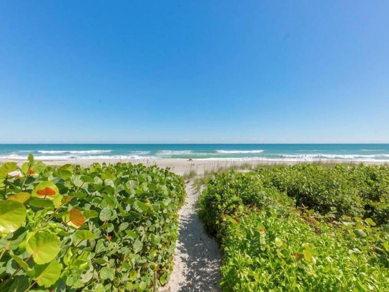 Tuckaway Shores Oceanfront Resort image