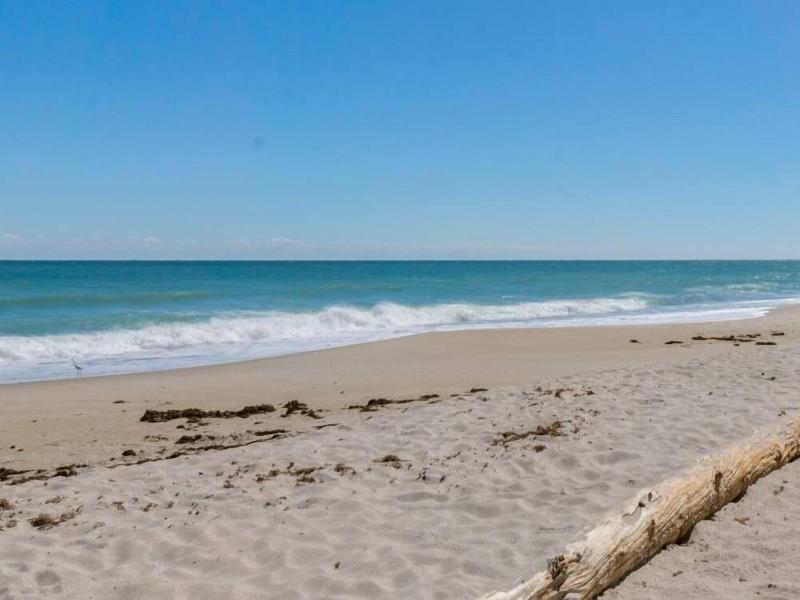 Tuckaway Shores Oceanfront Resort image