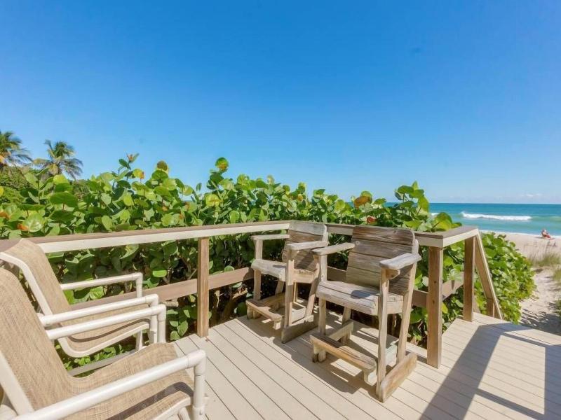 Tuckaway Shores Oceanfront Resort image