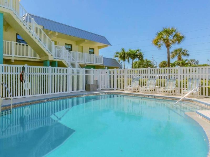 Tuckaway Shores Oceanfront Resort image