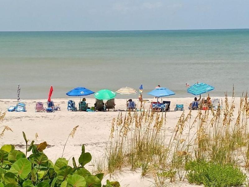 Tuckaway Shores Oceanfront Resort image