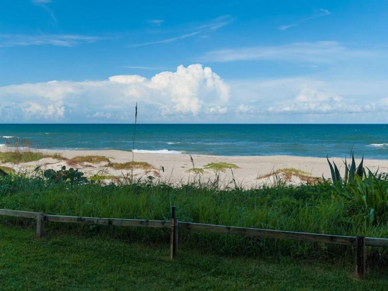Tuckaway Shores Oceanfront Resort image