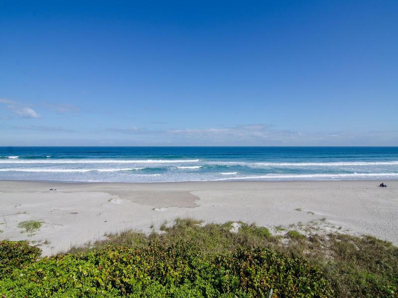Tuckaway Shores Oceanfront Resort image