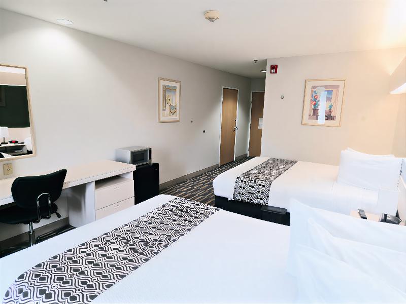 Microtel Inn & Suites By Wyndham Claremore image
