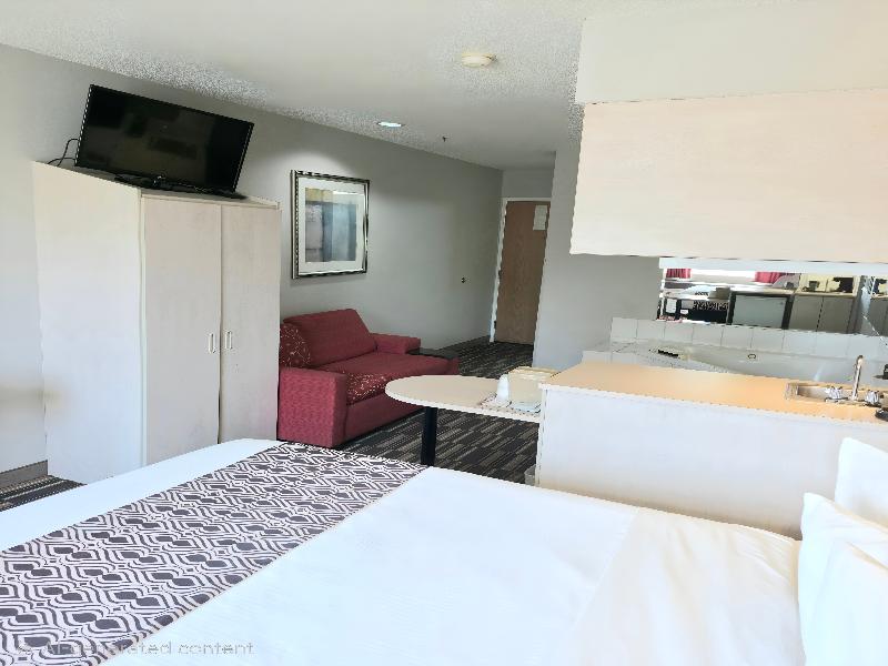 Microtel Inn & Suites By Wyndham Claremore image