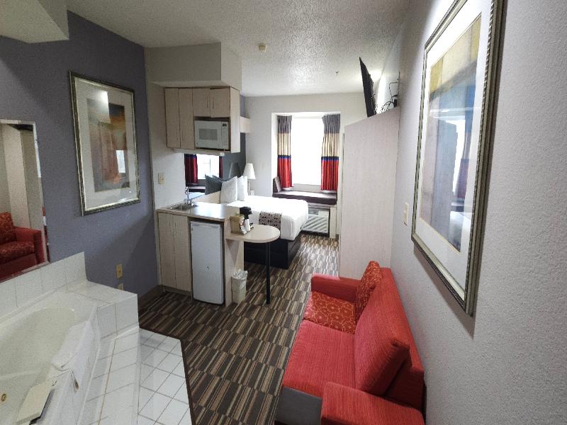 Microtel Inn & Suites By Wyndham Claremore image