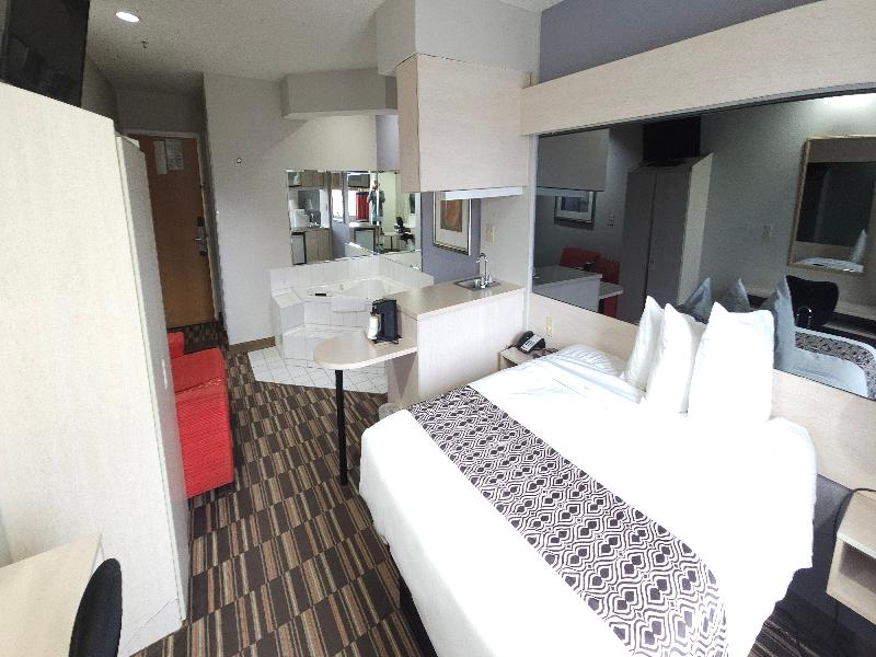 Microtel Inn & Suites By Wyndham Claremore image