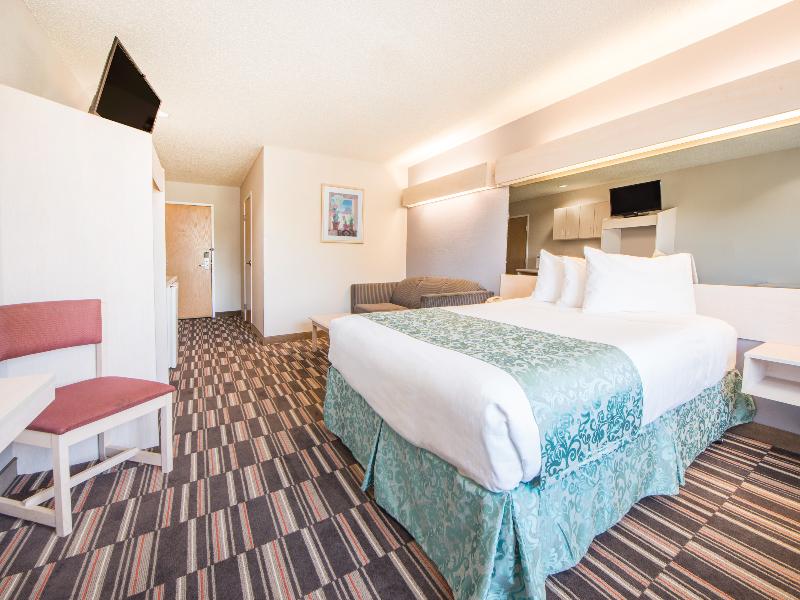 Microtel Inn & Suites By Wyndham Claremore image