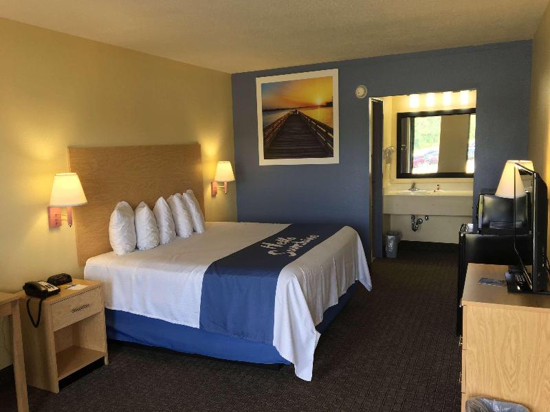 Days Inn By Wyndham Crystal River image