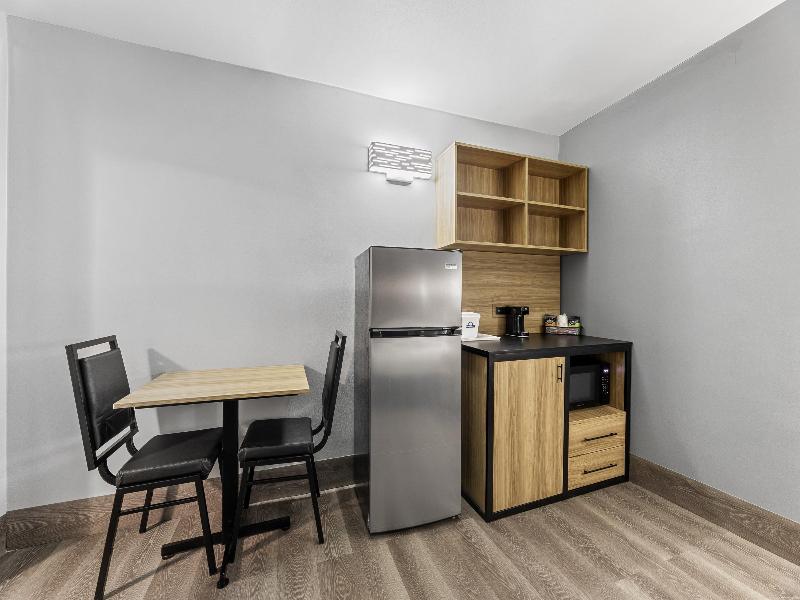 Days Inn & Suites by Wyndham Texas City image