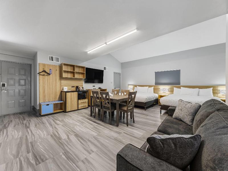 Days Inn & Suites by Wyndham Texas City image