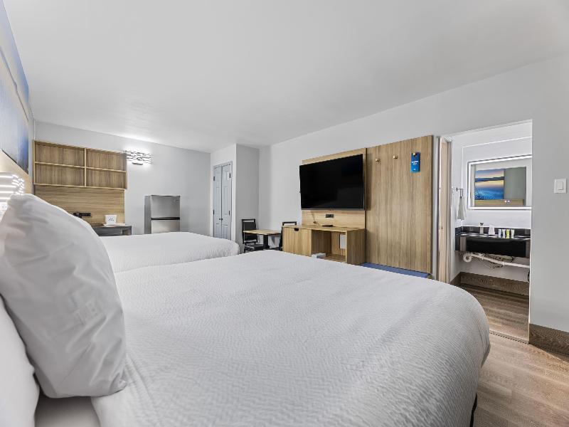 Days Inn & Suites by Wyndham Texas City image