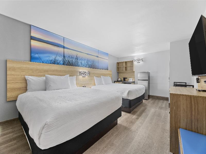 Days Inn & Suites by Wyndham Texas City image