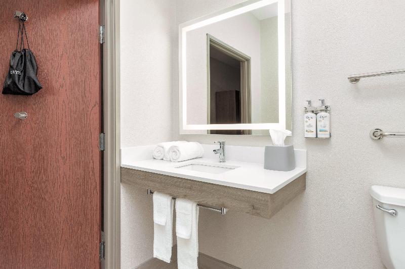 Holiday Inn Express & Suites Athens image