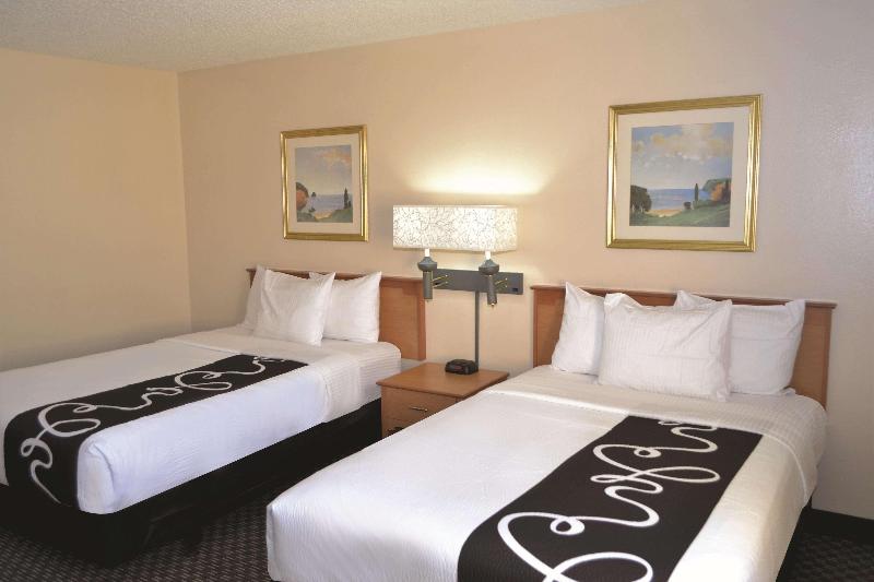 La Quinta Inn & Suites Tampa East Fairgrounds