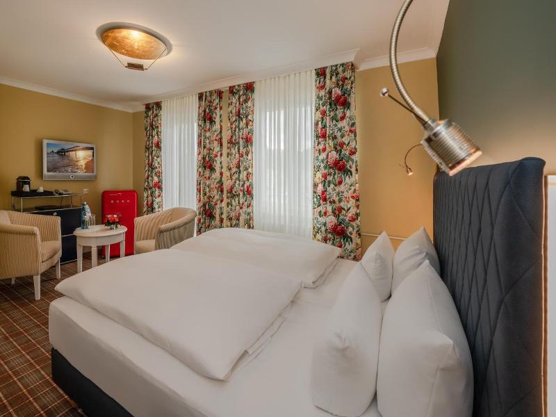 Strandhotel Heringsdorf image