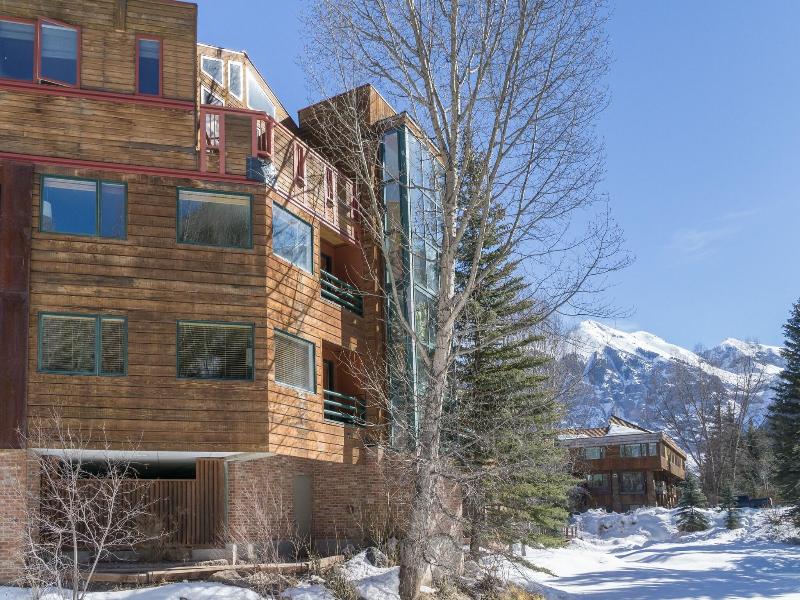 Ice House Lodge image