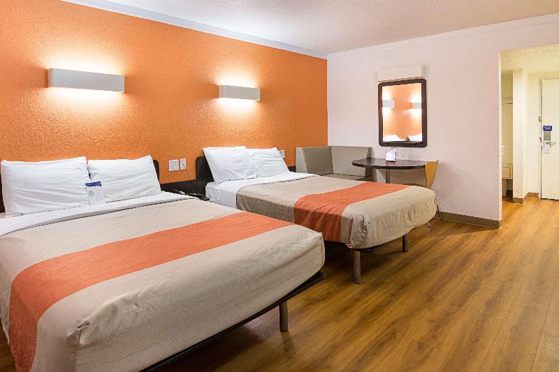 Motel 6 Tampa - Fairgrounds image