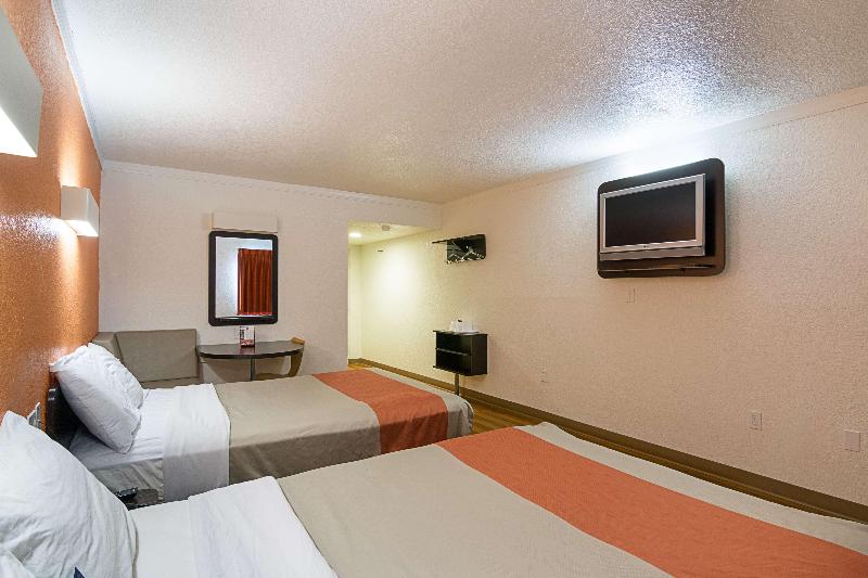 Motel 6 Tampa - Fairgrounds image