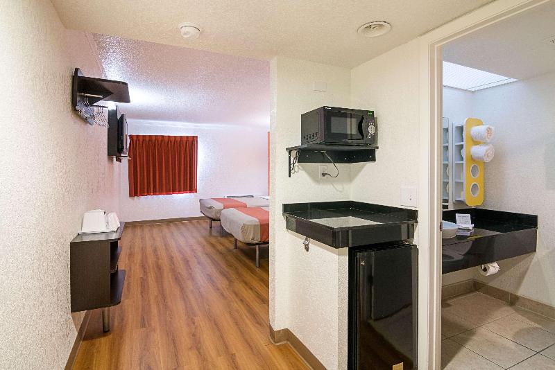 Motel 6 Tampa - Fairgrounds image