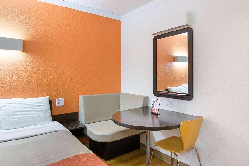 Motel 6 Tampa - Fairgrounds image