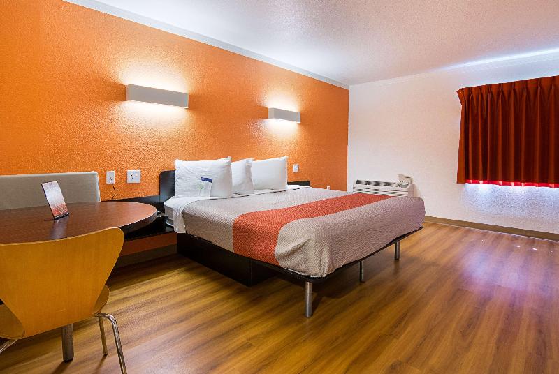 Motel 6 Tampa - Fairgrounds image