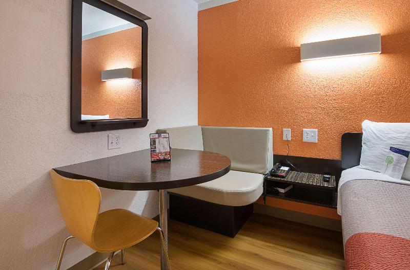 Motel 6 Tampa - Fairgrounds image