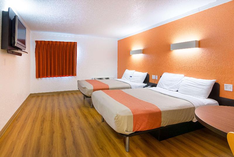 Motel 6 Tampa - Fairgrounds image