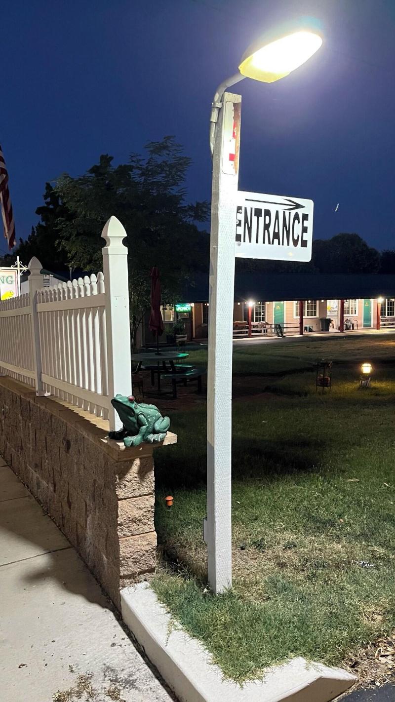 Jumping Frog Motel image