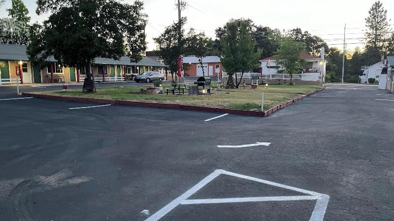Jumping Frog Motel image