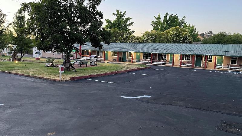 Jumping Frog Motel image