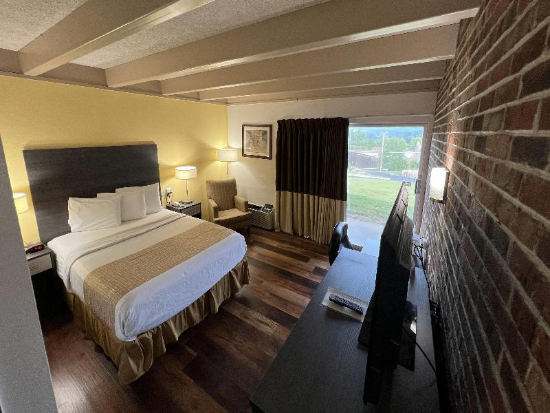 Travelodge By Wyndham Wytheville image
