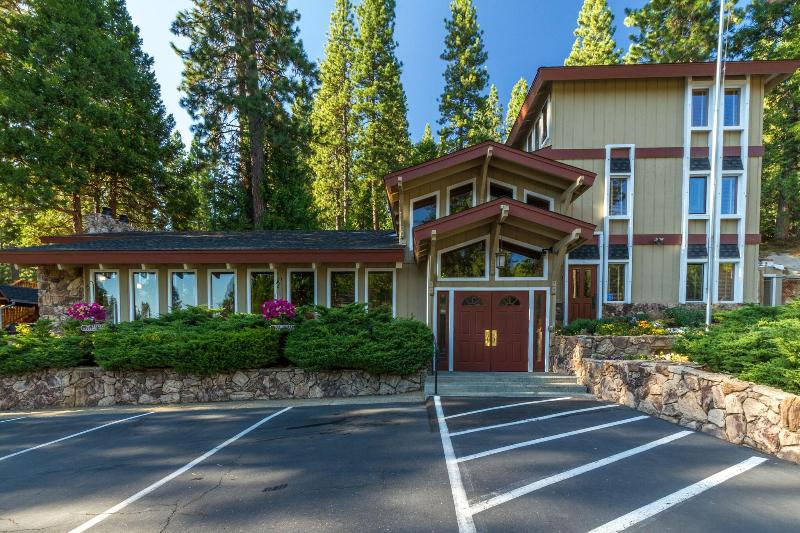 Mountain Retreat Resort image