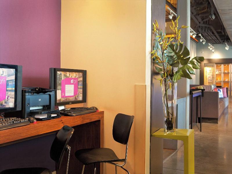 Aloft Chesapeake image