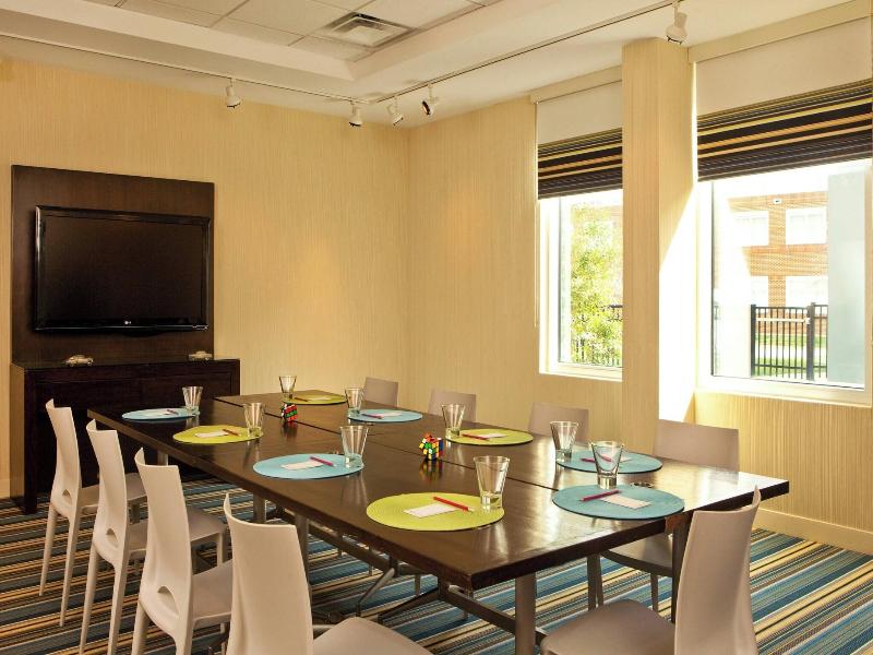 Aloft Chesapeake image