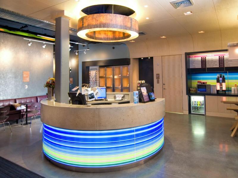 Aloft Chesapeake image