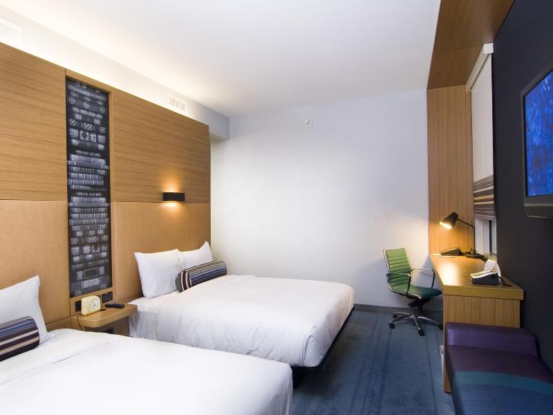 Aloft Chesapeake image