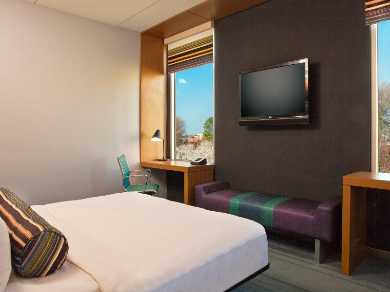 Aloft Chesapeake image