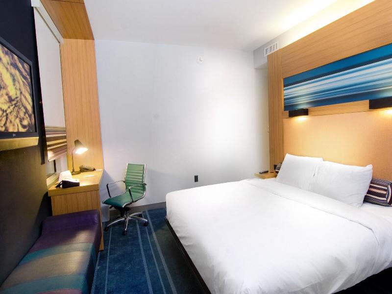Aloft Chesapeake image