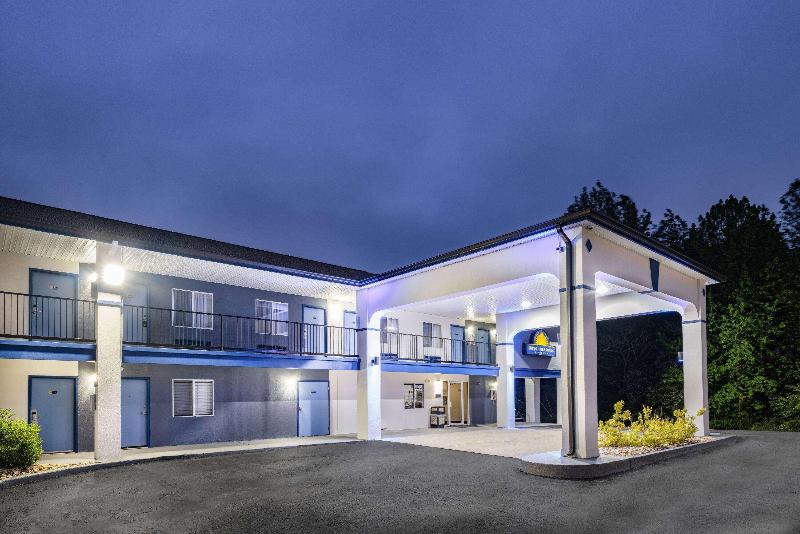 Days Inn by Wyndham Hamilton image