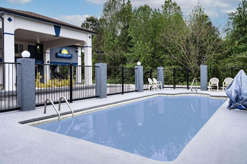 Days Inn by Wyndham Hamilton image