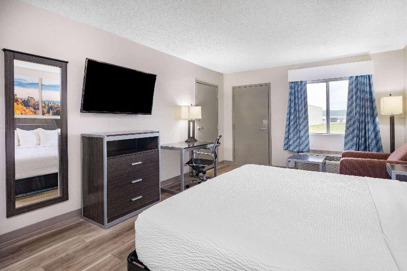 Days Inn by Wyndham Hamilton image