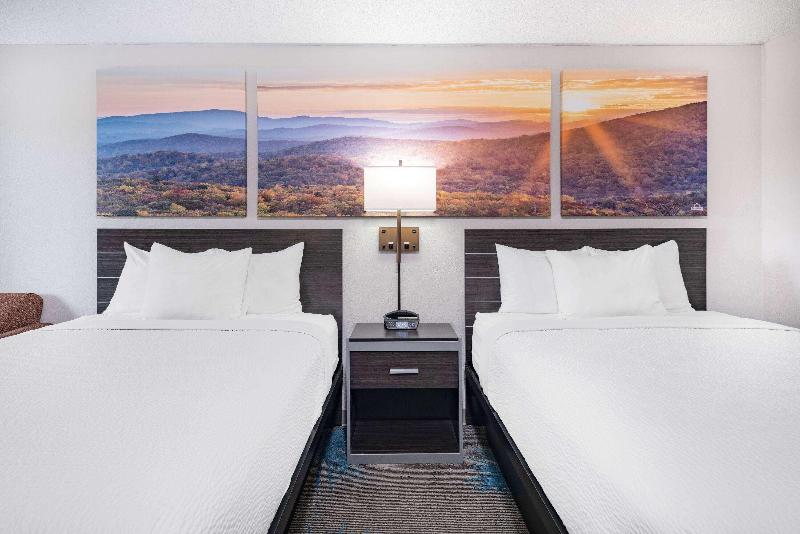 Days Inn by Wyndham Hamilton image