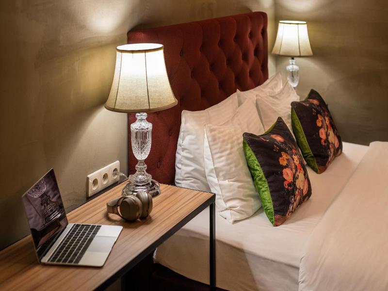 SleepWell Apartments image