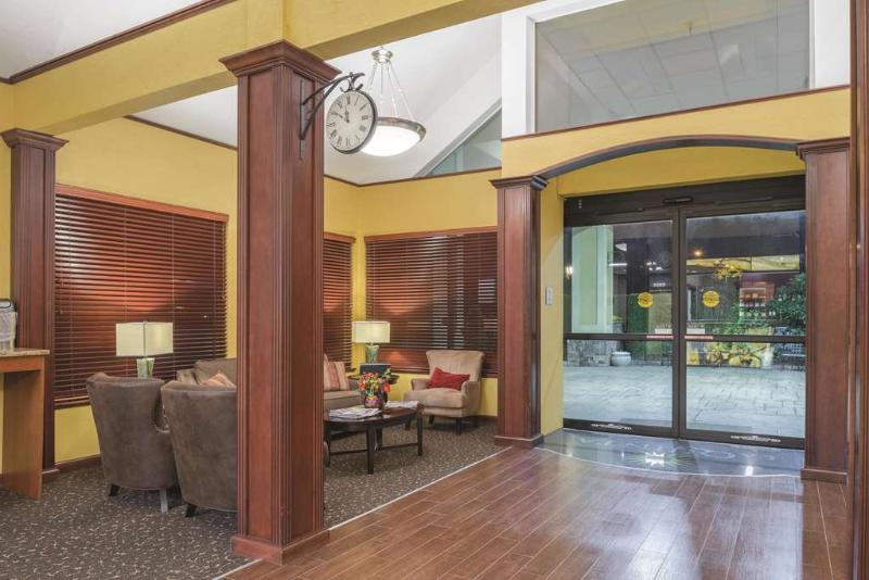 Best Western Plus Parkway Inn image
