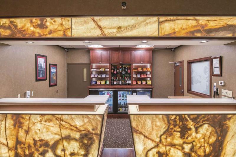 Best Western Plus Parkway Inn image