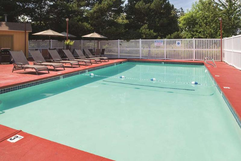 Best Western Plus Parkway Inn image