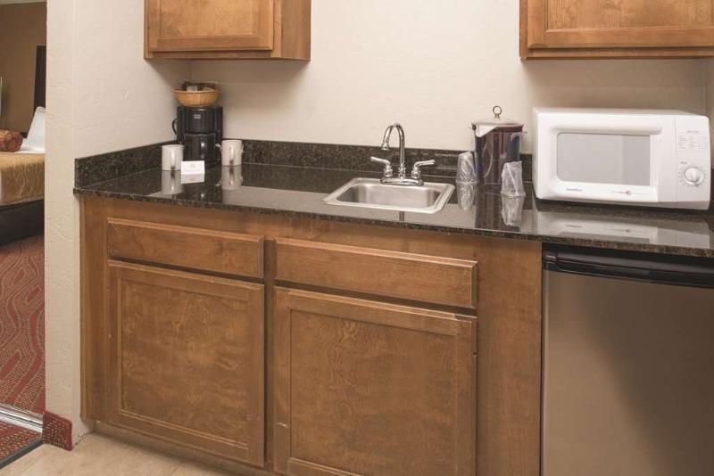 Best Western Plus Parkway Inn image