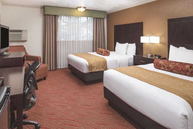 Best Western Plus Parkway Inn image